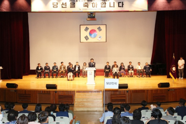 최대호 안양시장이 8일 오전 11시 안양시청 별관 대강당에서 열린 2026 지방선거 당선증 교부식에서 당선인사를 하고 있다 (1).jpg